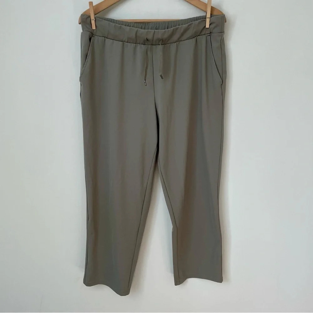 Joe Fresh Ankle Crop Pull On  Athleisure Pant